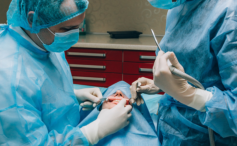 Кісткова пластика щелеп в стоматологічному центрі ЛАІВ-дент